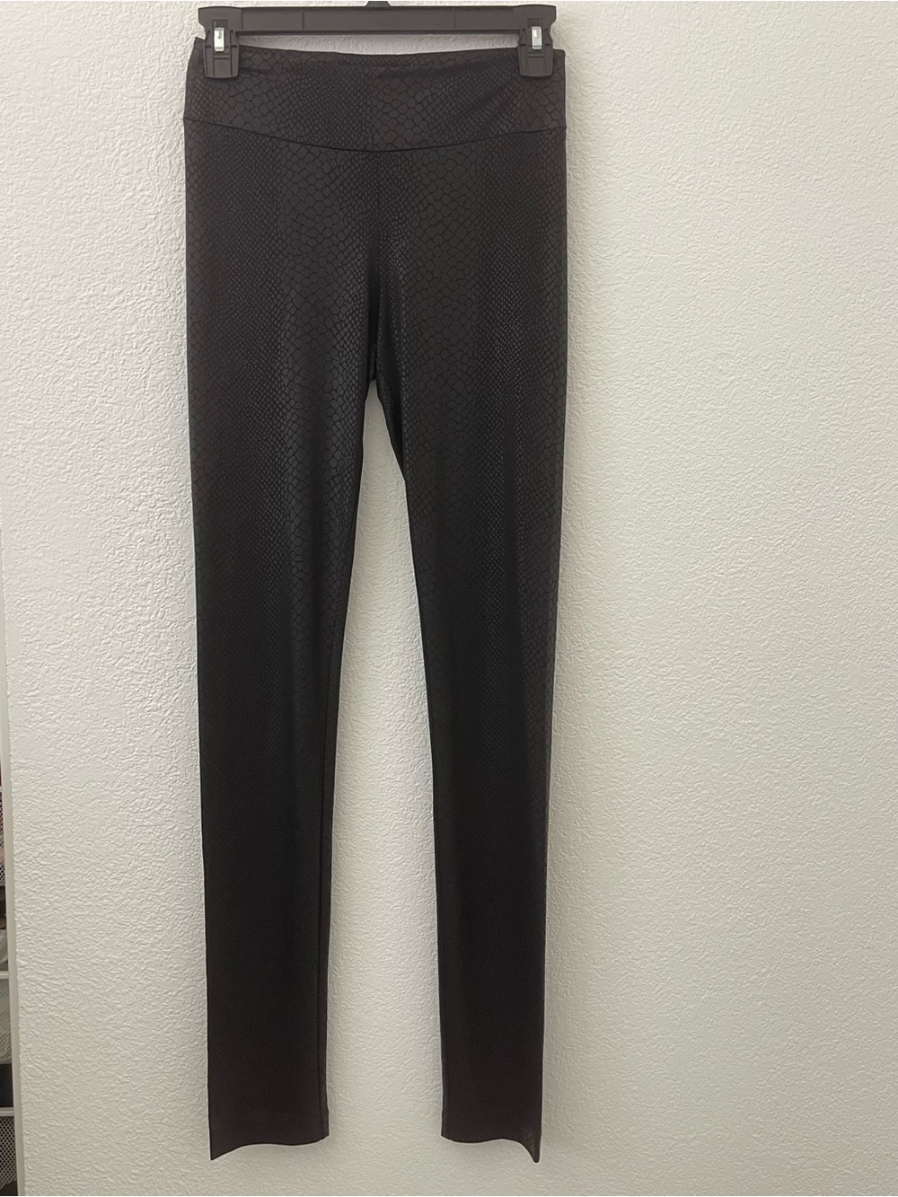 BCBGMaxAzria Black Snake-Embossed High-Rise Leggings